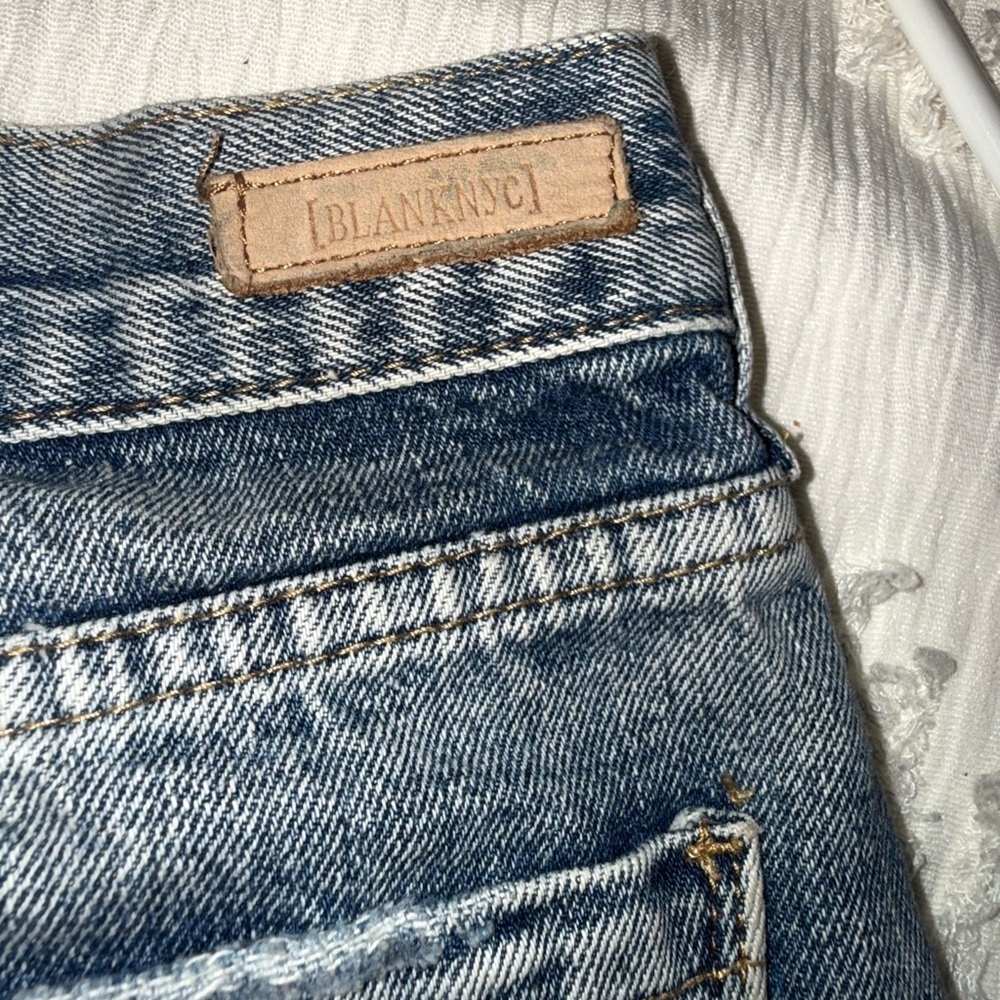 BLANKNYC Women's Hollyweird Distressed Denim Cutoff Shorts Blue Size 29 Mid Rise - Picture 7 of 14